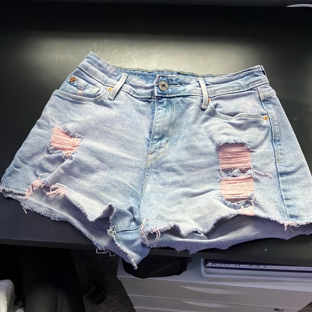 Levi blue jean shorts(w/ pink rips)